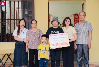 Công đoàn DUCANH BOND tổ chức thăm hỏi trao 25 triệu đồng đến chị Nguyễn Thị Yến mắc bệnh ung thư 